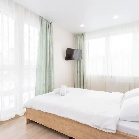 Квартира С Отдельной Спальней Возле Библиотеки Apartment *